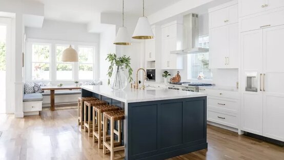 kitchen with decorative island