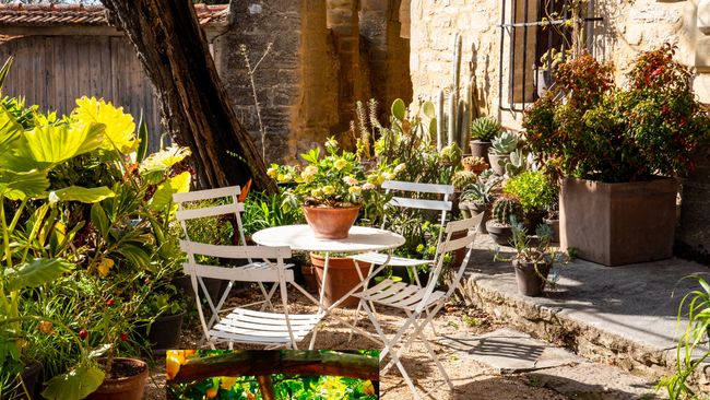 Blog-post_mediterranean-garden-design_03