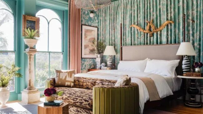 bedroom-style-maximalist